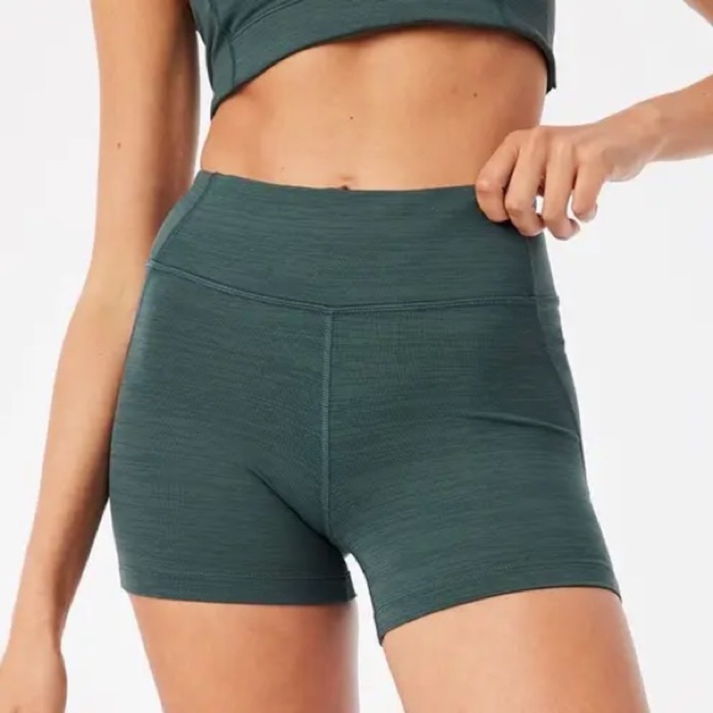 OUTDOOR VOICES | TechSweat 3.5” Flex Shorts in Green | S